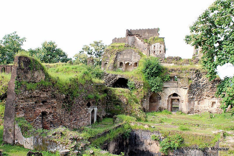 File:Badal Mahal and Baoli, Deogarh Fort - panoramio.jpg