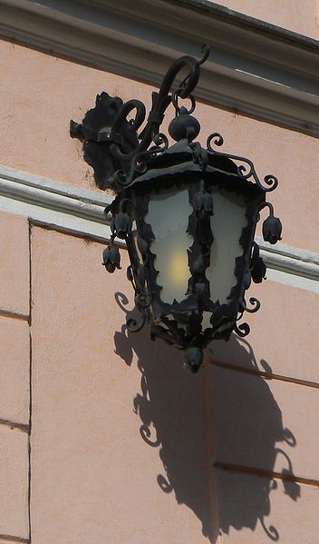 File:Banska-Bystrica-street-lantern-1.jpg