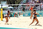 Deutsch: Beachvolleyball bei den Olympischen Jugendspielen 2018; Tag 9, 15. Oktober 2018; Mädchen, Viertelfinale: USA-Spanien 2–1 (21–19/17–21/15–9) English: Beach volleyball at the 2018 Summer Youth Olympics at 15 October 2018 – Girls Quarterfinals: USA-Spain 2–1 (21–19/17–21/15–9)