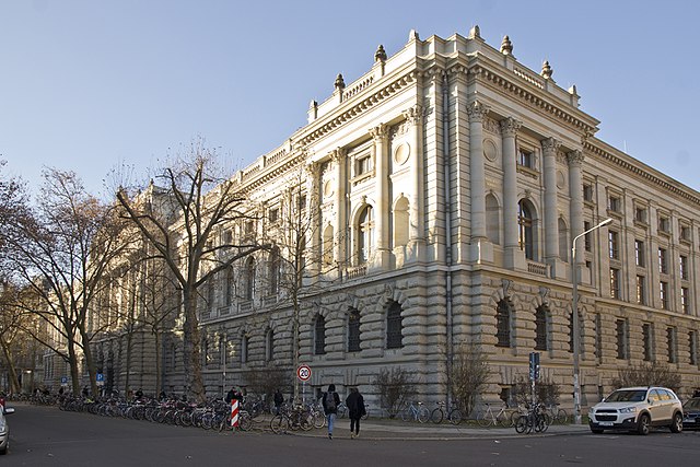 https://upload.wikimedia.org/wikipedia/commons/thumb/3/34/Bibliotheca_Albertina%2C_Au%C3%9Fenansicht.jpg/640px-Bibliotheca_Albertina%2C_Au%C3%9Fenansicht.jpg