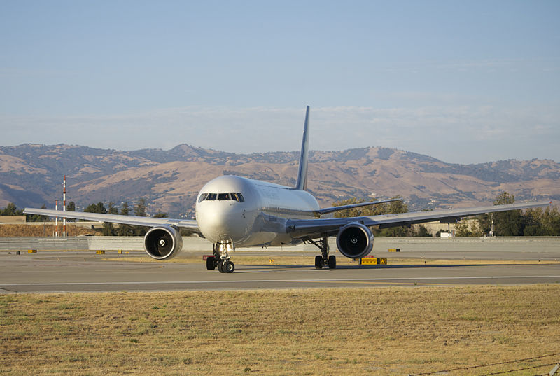 File:Boeing 767, UPS, preparing to take off for 7-00pm last-call run (9447928421).jpg