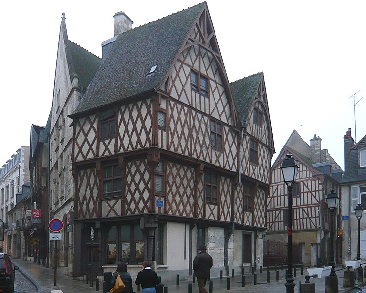 File:BourgesMaisons.JPG