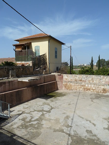 File:Breichat HaAgira - The Water Collection Pool at Pardes Minkov P1220147.JPG