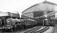 A Paignton to Leeds express stands at Platform 7 (now Platform 5) in 1960. Bristol Temple Meads Station and an Up LMR express 2093479 27e4170c.jpg