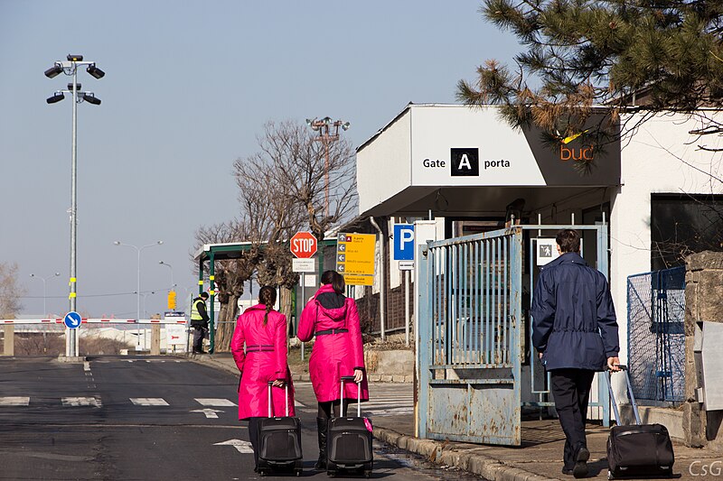 File:Budapest Airport A Porta (Gate A).JPG