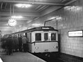 Friedrichstraße, U-Bahnsteig mit Zug, Januar 1956