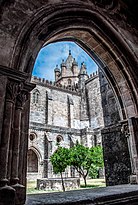 CATEDRAL d' ÉVORA, Portugal (16976233822) (cropped).jpg