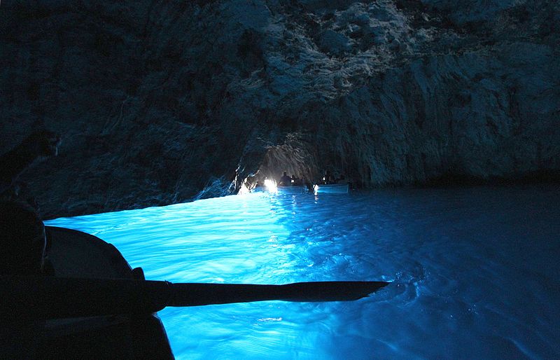 File:Capri (Italien); Blaue Grotte 2.jpg