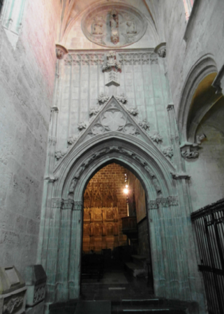 Portal av arkadnova i katedralen i Valencia