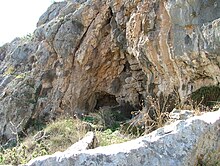 Grotte sur le versant nord du mont Carmel.