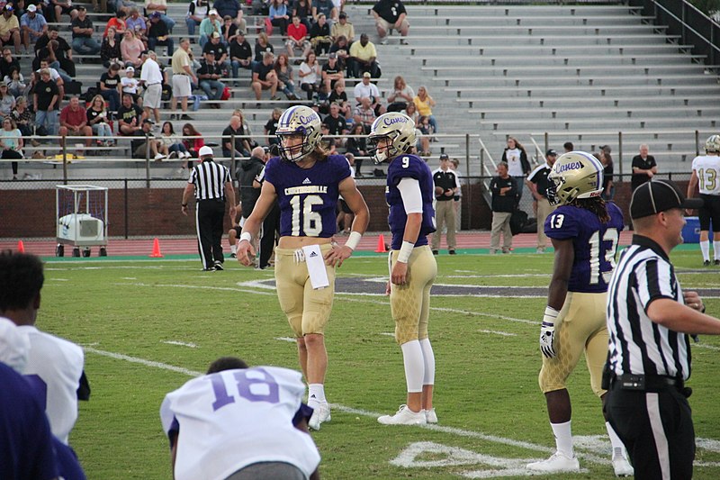 File:Cartersville HS vs Calhoun HS football 2017 (41).jpg