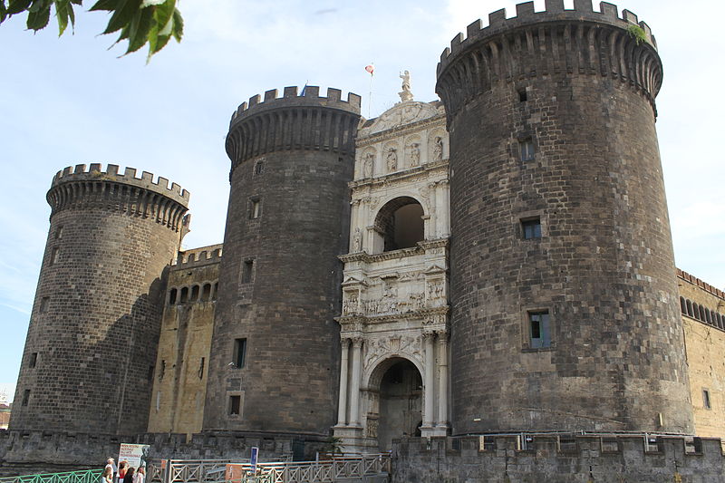 File:Castel Nuovo (6) (15583509925).jpg