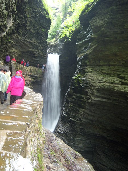 File:Cavern Cascade, Watkins Glen State Park, New York.jpg