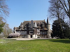 Le château Saint-Hilaire.