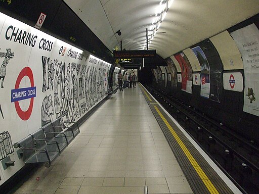 Charing Cross tube stn Northern northbound look south