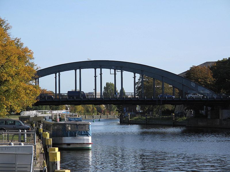 File:Charlottenbrücke 1 Havel Berlin.JPG