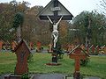 Deutsch: Das Christus-Kreuz auf dem Kirchhof (Friedhof) der St. Peter und Paul Kirche zu Wormbach.