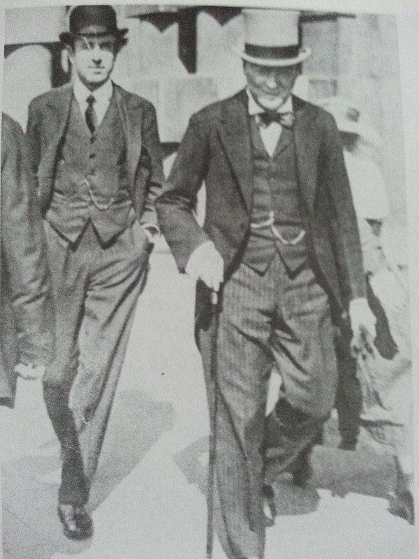 Londonderry with his cousin Winston Churchill in 1920, as Under-Secretary of State for Air