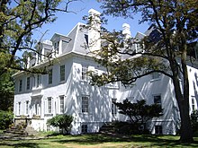 Clermont Manor (2007) hat den Status einer National Historic Landmark.