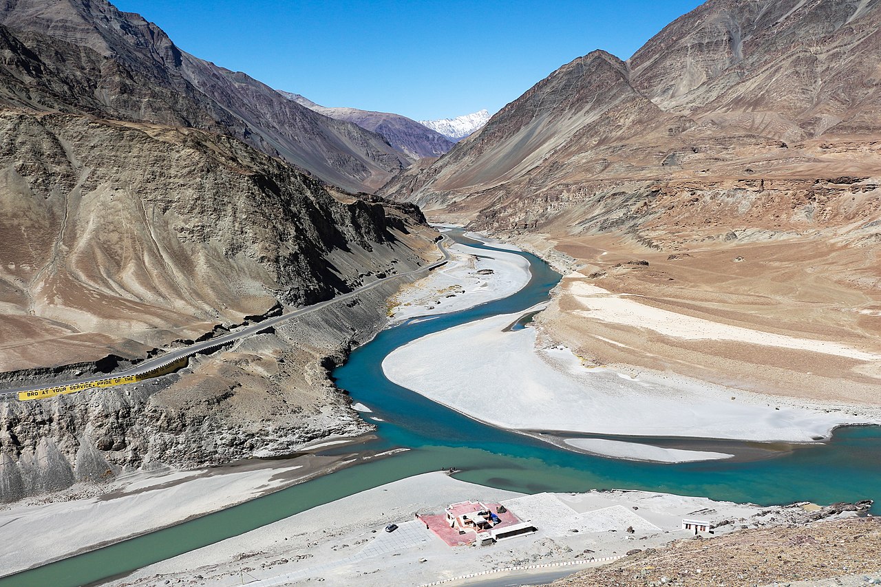 1280px-Confluence_of_Indus_and_Zanskar_rivers.jpg