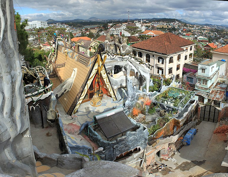 File:Crazy House in Da Lat - panoramio.jpg