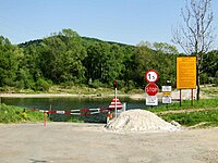 entrance to ferry on Dunajec