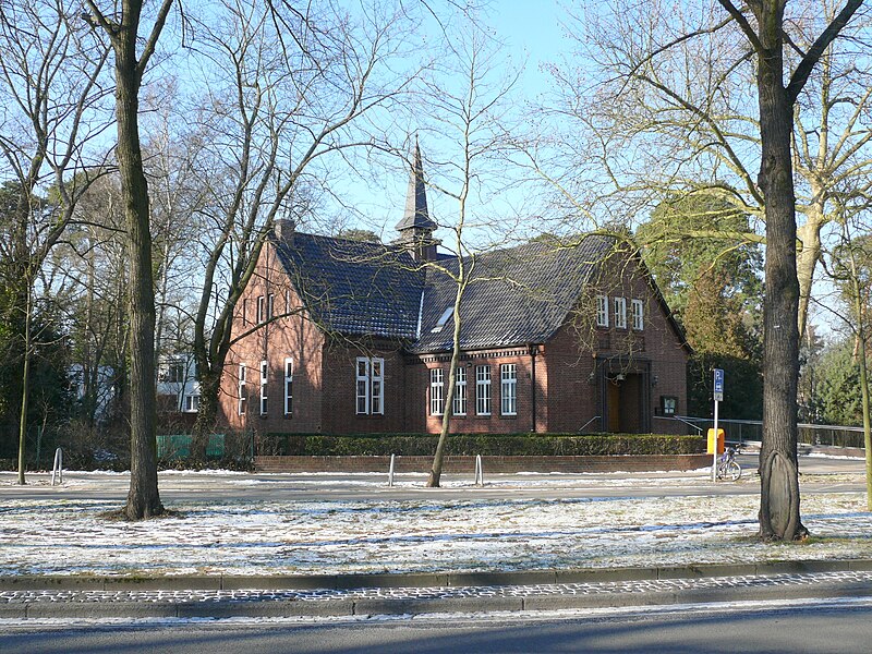 File:Dahlem Pacelliallee Kirche Jesu Christi der Heiligen der letzten Tage.JPG