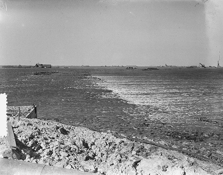 File:De Schelphoek op Schouwen. Droogvallen zinkstuk, Bestanddeelnr 905-8261.jpg