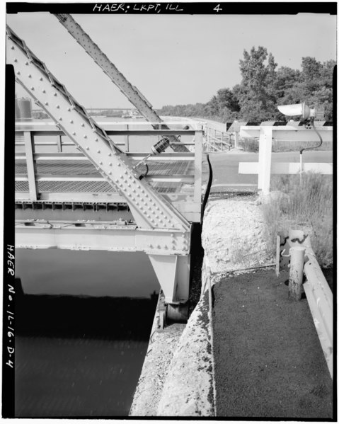 File:Detail of the road approach, the joining, and the guide - Lockport Historic District, Chicago Sanitary and Ship Canal, Swing Bridge, Sixteenth Street, Lockport, Will County, IL HAER ILL,99-LOCK,3B-4.tif