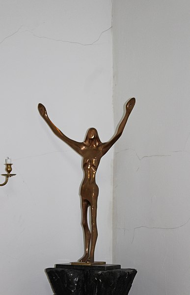 File:Dooley statue of Christ, Gustaf Adolfs Kyrka.jpg