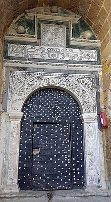 Gate of Lions (Bab sboua) topped by a poem in Arabic mentioning Baba Ali's reconstruction of the gate Door of the Lions, Algiers (bab sboua).jpg