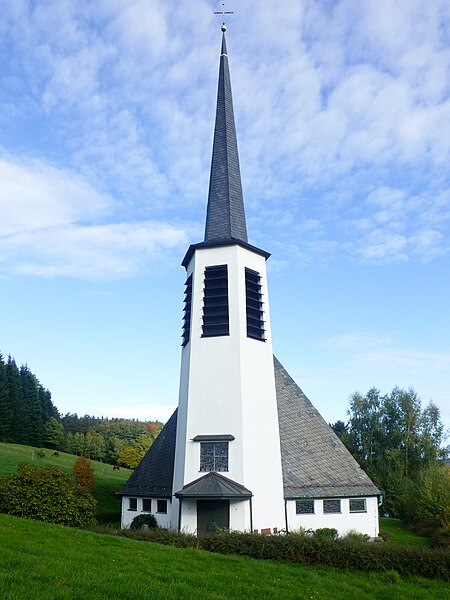 File:Dreifaltigkeitskirche (Kocherbach)-02.jpg