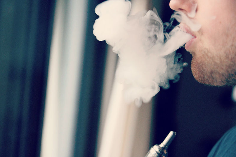 File:E-Cigarette-Electronic Cigarette-E-Cigs-E-Liquid-Vaping-Cloud Chasing (16161594800).jpg