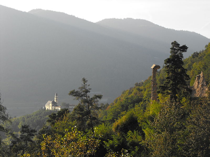 File:Earth pyramids (Segonzano) 9.jpg