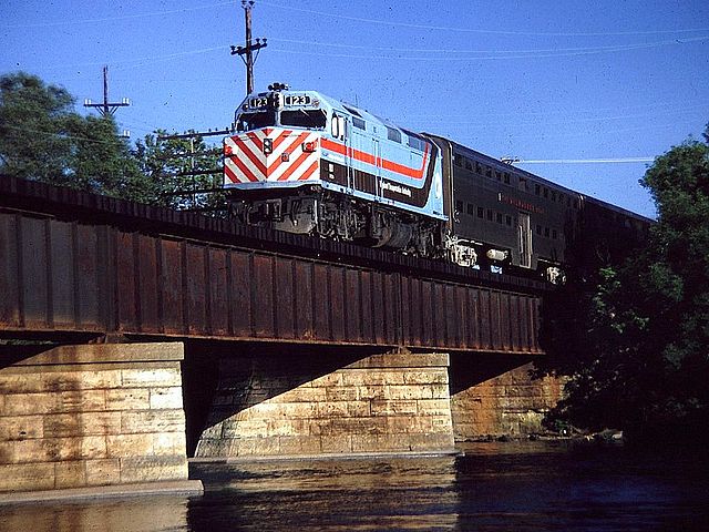 RTA EMD F40PH No. 123 crossing the Fox River in Elgin, Illinois, in 1981