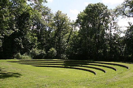 Tập_tin:English_garden_amphitheatre.jpg