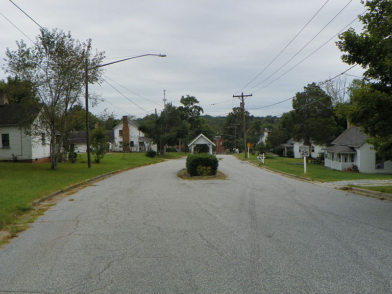 File:Entrance to Oakdale Mill Village.JPG