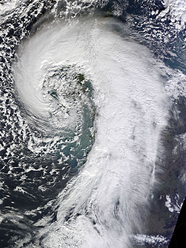Экстратропикалық циклон Ұлыбритания үстінен (12510658724) .jpg