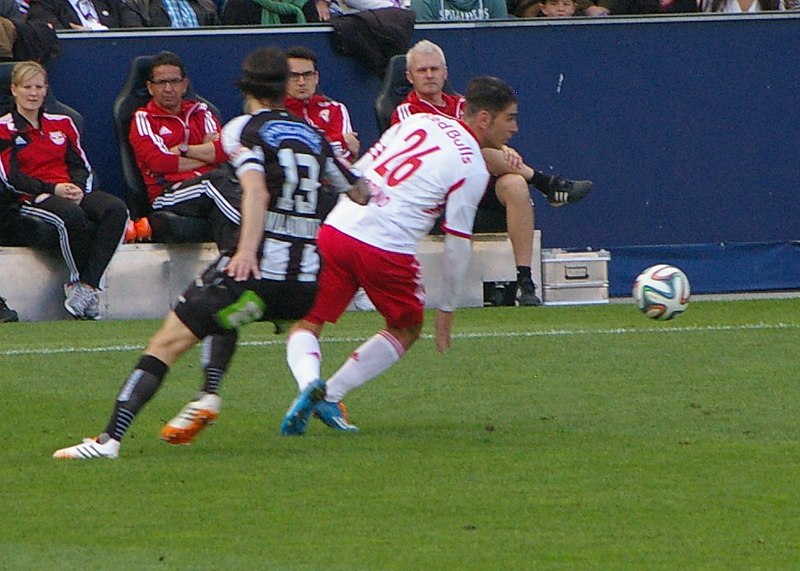 File:FC Red Bull Salzburg geg SK Sturm Graz 07.JPG