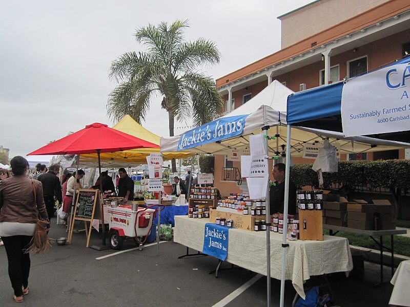 File:Farmers market in Little Italy.jpg