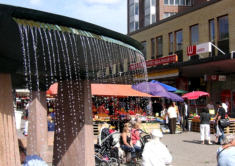 File:Farsta torg 1.jpg