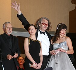 Hopper, Mezzogiorno, Wenders, and Jovovich at the 2008 Cannes Film Festival. Festival de Cannes 24 mai 2008.jpg