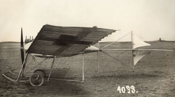 Fokker's first airplane, the Spin (Spider) (1910)