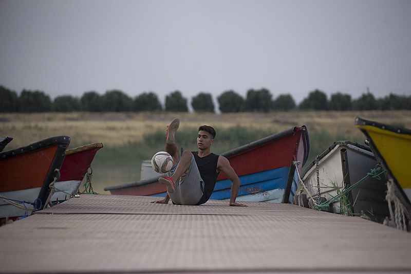 File:Football freestyle Iran-Mohammad Akbari حرکات انفرادی فوتبال نمایشی. ایران. محمد اکبری 13.jpg