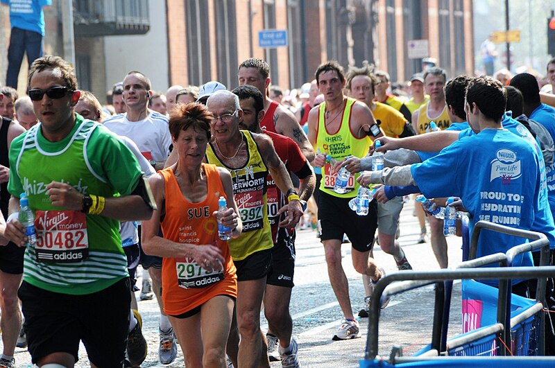 File:Foto London Marathon, 17 April 2011 001.jpg