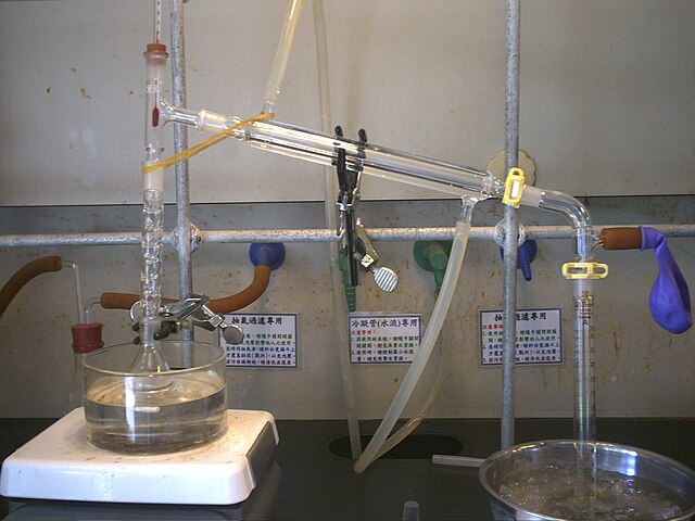 A fractional distillation apparatus