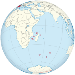 Location o  French Soothren an Antarctic Launds  (circled in red) in the Indian Ocean  (light yellow)