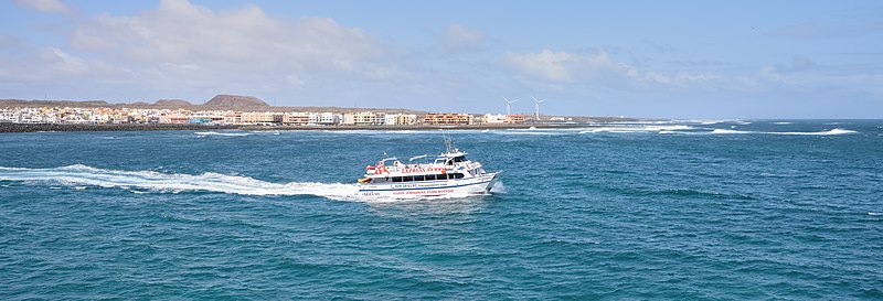 File:Fuerteventura - approaching Corralejo 2018.jpg