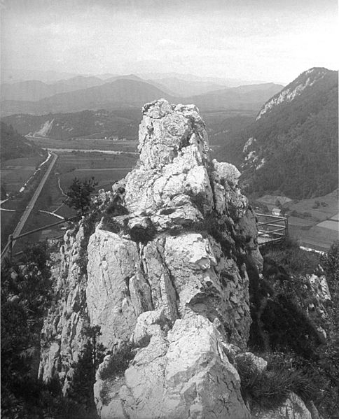 File:Gösting - Jungfernsprung mit Blick ins Murtal - 1901.jpg