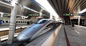 Hochgeschwindigkeitszug der Kategorie G, Beijing West Railway Station, China.jpg